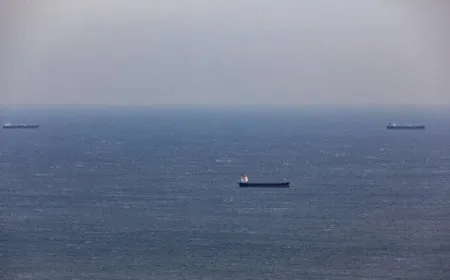Washington: Hûsiyan 2 moşek ber bi Deryaya Sor ve avêtin