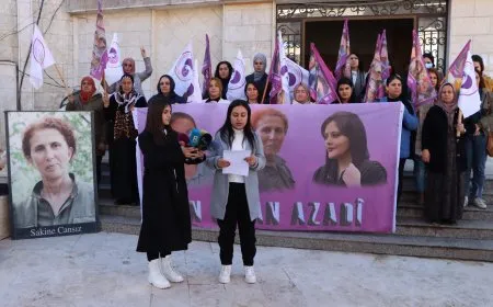 Hîlala Zêrîn şehîdên komkujiya Parîsê bi bîr anîn