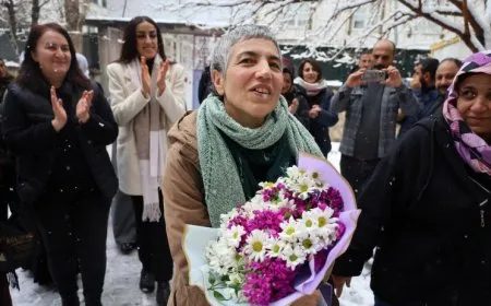 Gulser Ozbay ji aliyê Dayikên Aştiyê ve hat pêşwazîkirin
