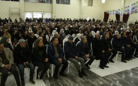 Li Amedê bi hezaran kes  diçin ser sindoqan