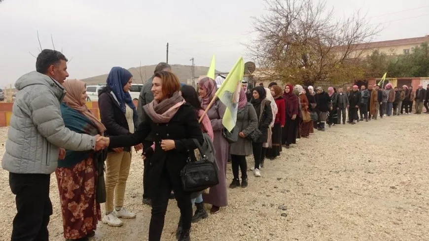 Xelkê Eyn Îsa: Em li hember êrişên Tirkiyeyê destgirêdayî namînin