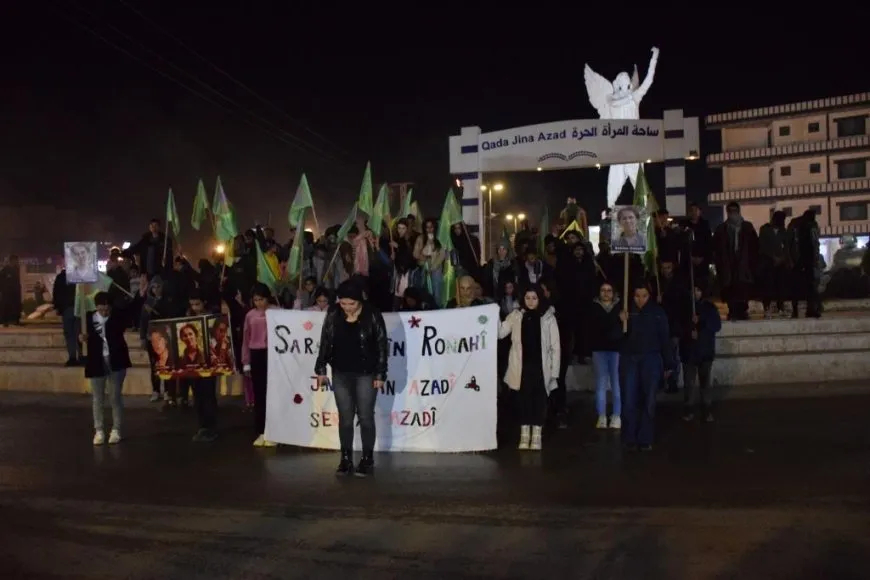 Şehîdên Komkujiya Parîsê ya yekemîn bi meşekê hatin bibîranîn