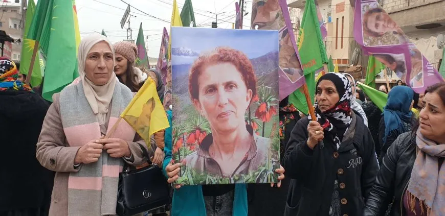 Meşên ji bo bîranîna şehîdên Komkujiya Parîsê dest pê kirin