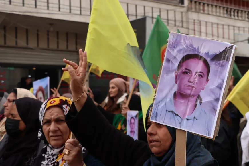 Li gelek navendan bîranînên şehîdên Komkujiya Parîsê
