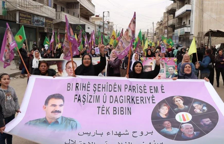 Li gelek navendan bîranînên şehîdên Komkujiya Parîsê