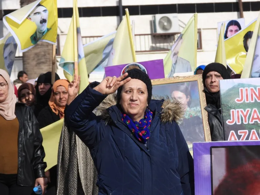 Li gelek navendan bîranînên şehîdên Komkujiya Parîsê