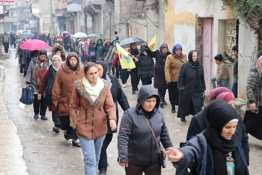 Jinên li Helebê êrişên Tirkyeyê şermezar kirin