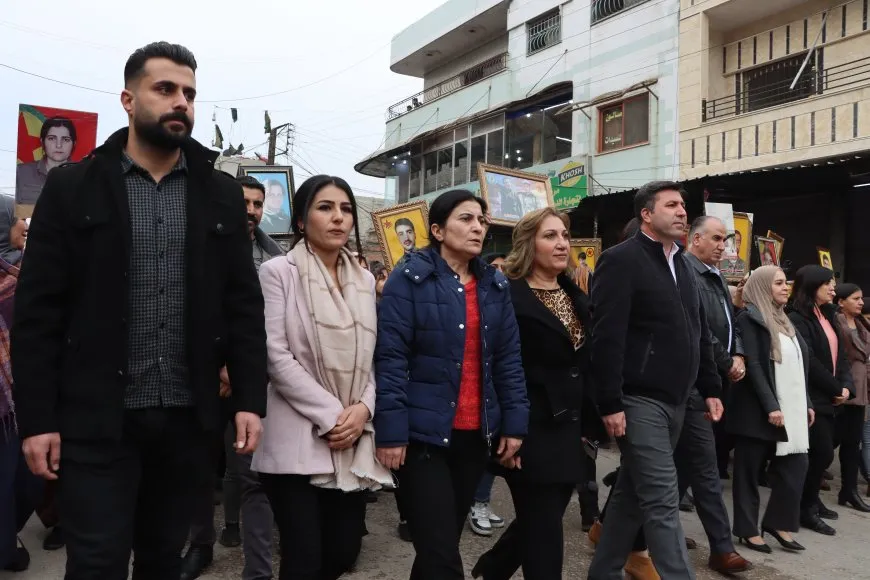 `Ji bo parastina destkeftiyên şoreşa xwe em biryardar in`