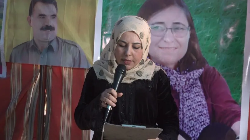 Di merasîma Zelal Zagros de xelkê Dêrazorê soza şopandina rêça wê da