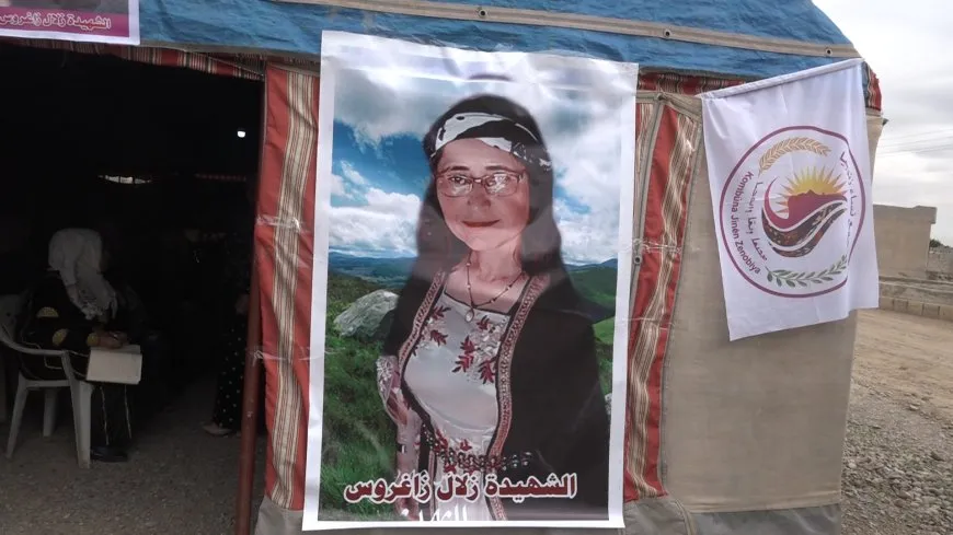 Di merasîma Zelal Zagros de xelkê Dêrazorê soza şopandina rêça wê da