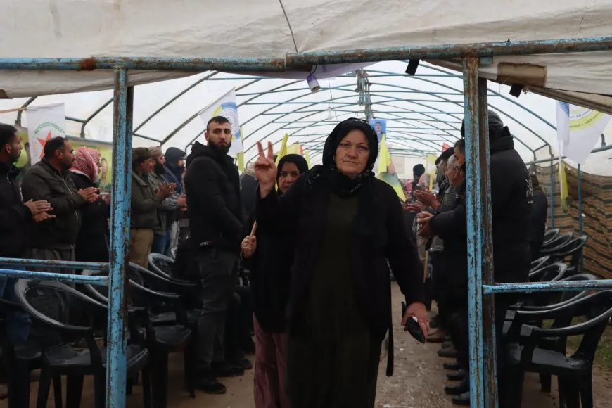 Şêniyên Qamişloyê sersaxî da malbata şehîd Mehmûd Derwêş