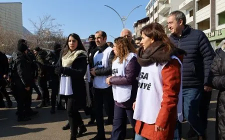 Şande bi dirûşma ‘Ji Îmraliyê re hezar silav’ hat birêkirin