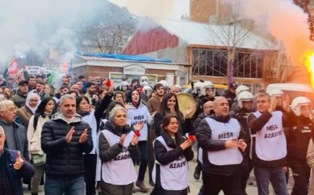 Meşvanên Azadiyê li Dersimê serdana gorên Sakîne Cansiz û Aysel Dogan kirin