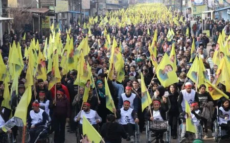 Deh hezaran kes li Qamişlo û Dêrikê ji bo Rêber Abdullah Ocalan meşiyan