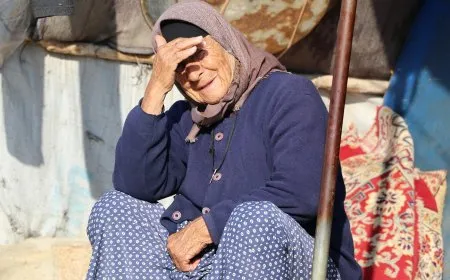 Koçberên Efrînê: Dorpêça hikumeta Şamê têkoşîna me têk nabe
