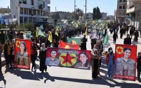 Xelkê kantona Firatê li dijî êrişan daket qadan