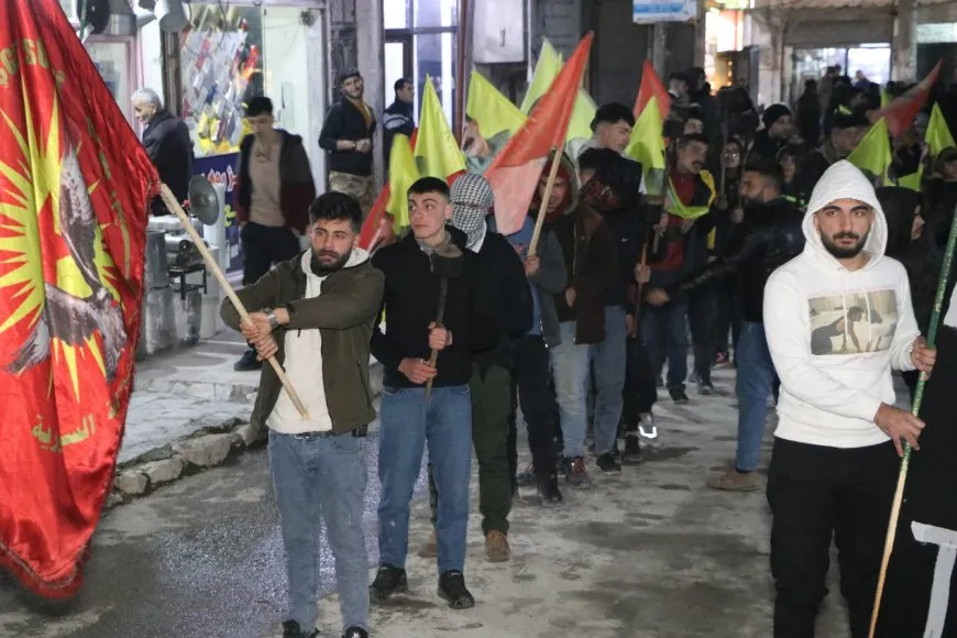 Ciwanên Helebê bi meşekê piştgirî da HRE'yê