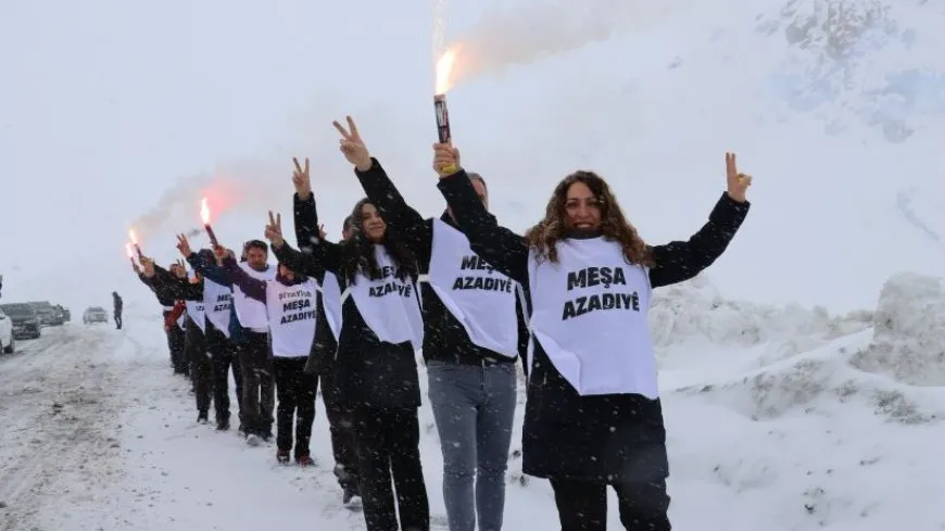 "Meşa Azadiyê ya Mezin" bi çepik û tilîliyan didome