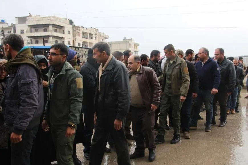 Şêniyên kantona Minbicê sersaxî dan malbata şehîd Seqman 