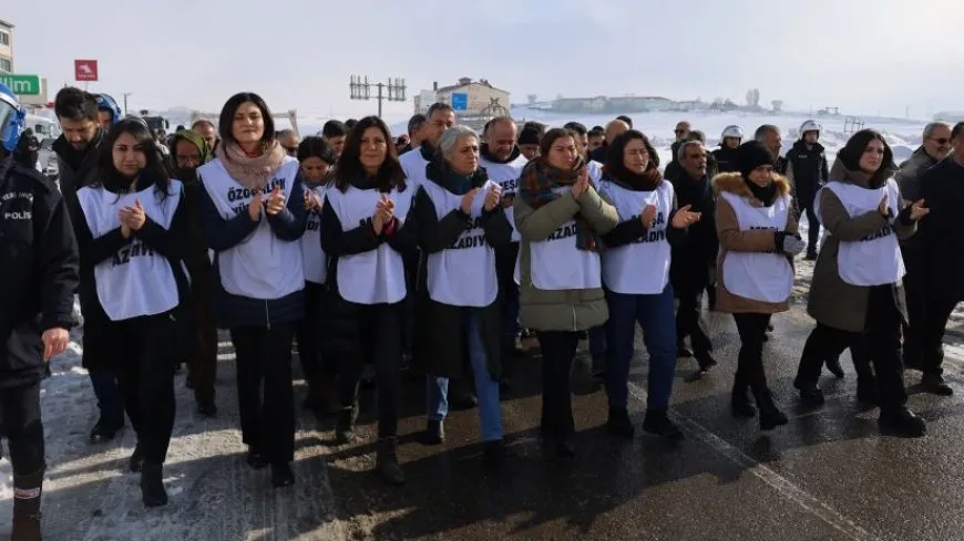 Meşa azadiyê di roja 7’emîn de berdewan dike