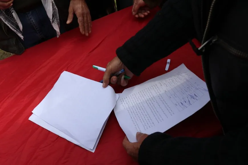 Şêniyên Qamişloyê îmzeyên xwe didin
