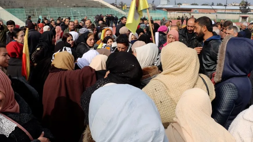 Şêniyên Qamişloyê îmzeyên xwe didin