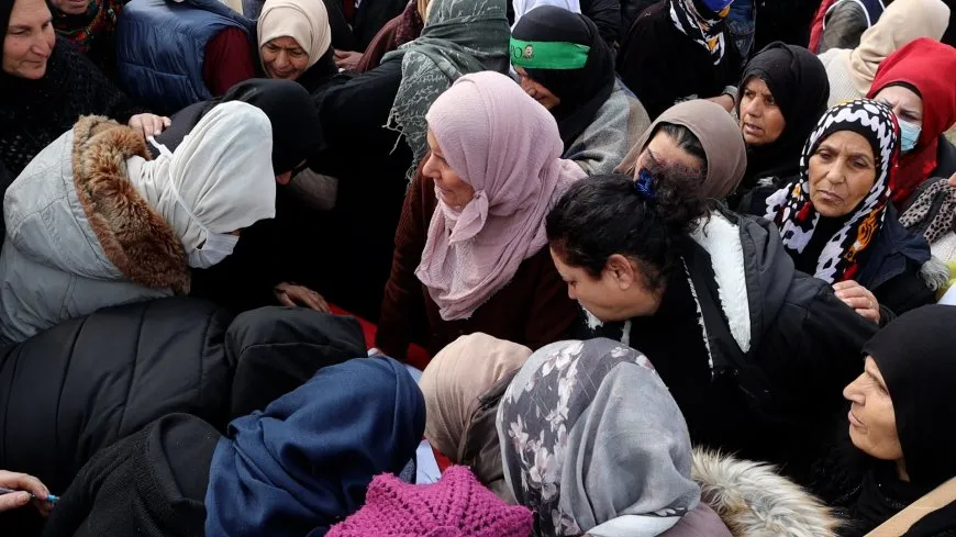 Şêniyên Qamişloyê îmzeyên xwe didin
