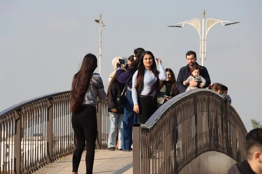 Li Qamişlo xelk li park û qadan e