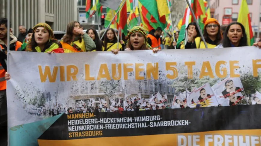 Ciwanên Kurdistanî li dijî komploya navneteweyî meşiyan