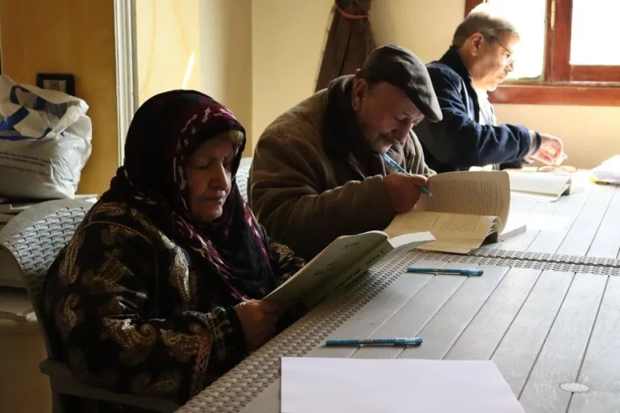 Bi 300 kesan xwendina Sosyolojiya Azadiyê