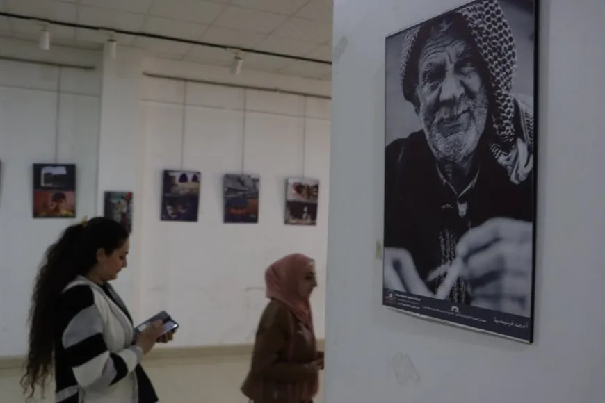 Mîhrîcana Wêneyên Fotografîk li dar dikeve