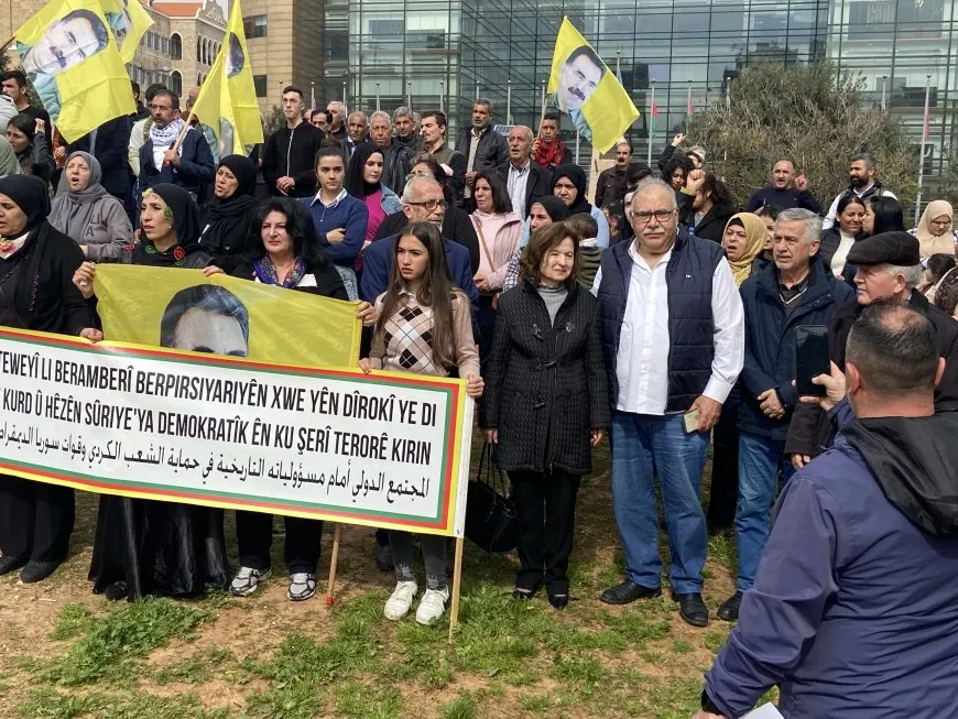Komeleya Newroz û Kongra Star li Beyrûtê çalakiyeke protestoyî li dar xist