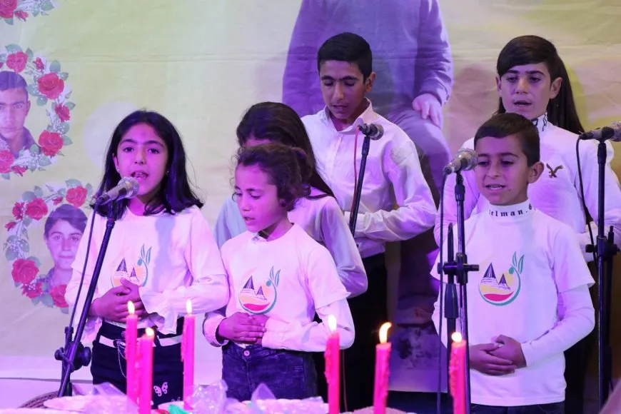 Êzidiyên Efrînê bi boneya Cejna Bêxwîn şahiyek li dar xist