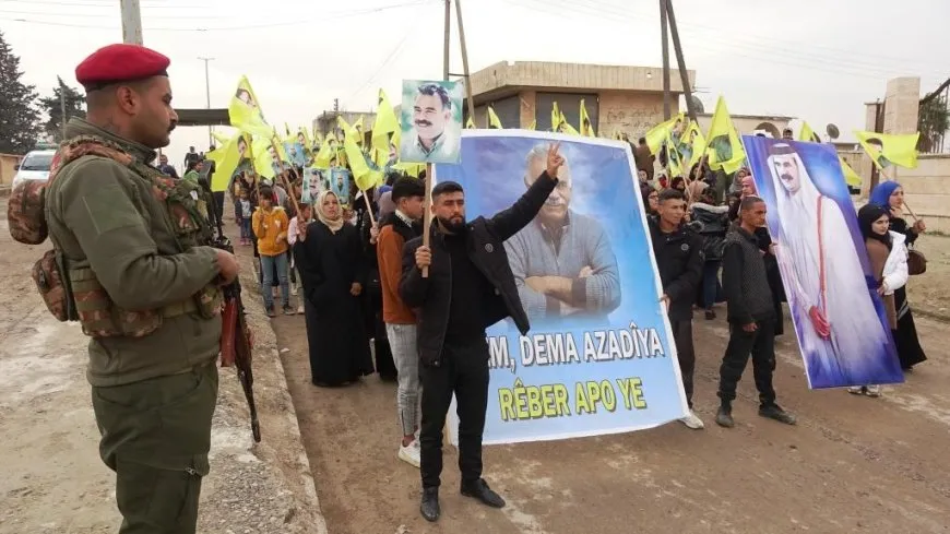 Li Tebqa û Eyn Îsayê meşên li dijî komployê