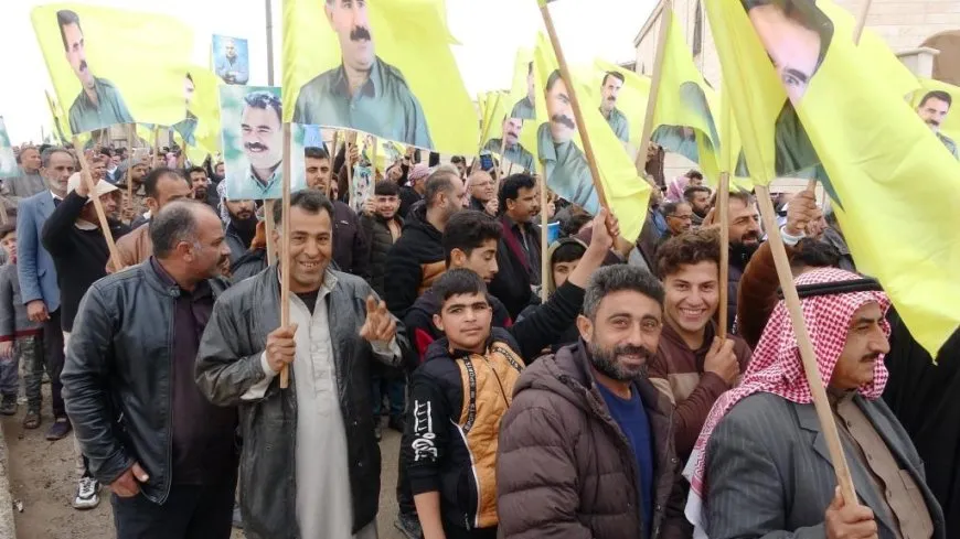 Li Tebqa û Eyn Îsayê meşên li dijî komployê