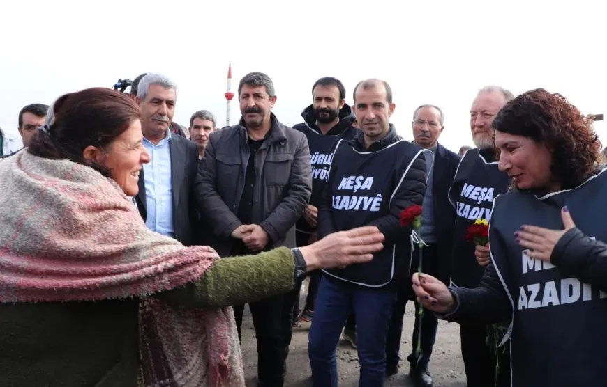 Meşvanên Azadiyê ber bi Amarayê ve bi rê ketin
