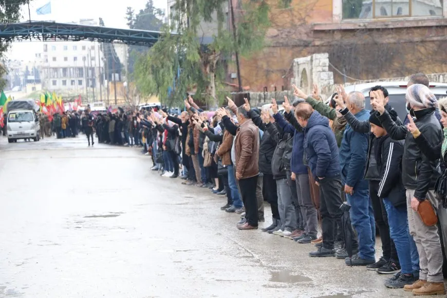 Xelkê Helebê şehîdê YPGˊê Bakur Efrînê pêşwaz kir