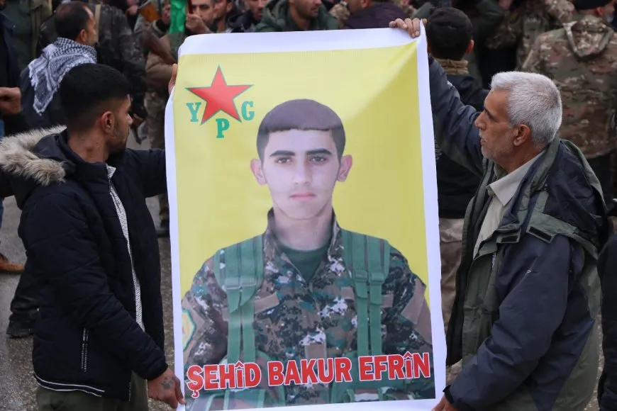 Xelkê Helebê şehîdê YPGˊê Bakur Efrînê pêşwaz kir