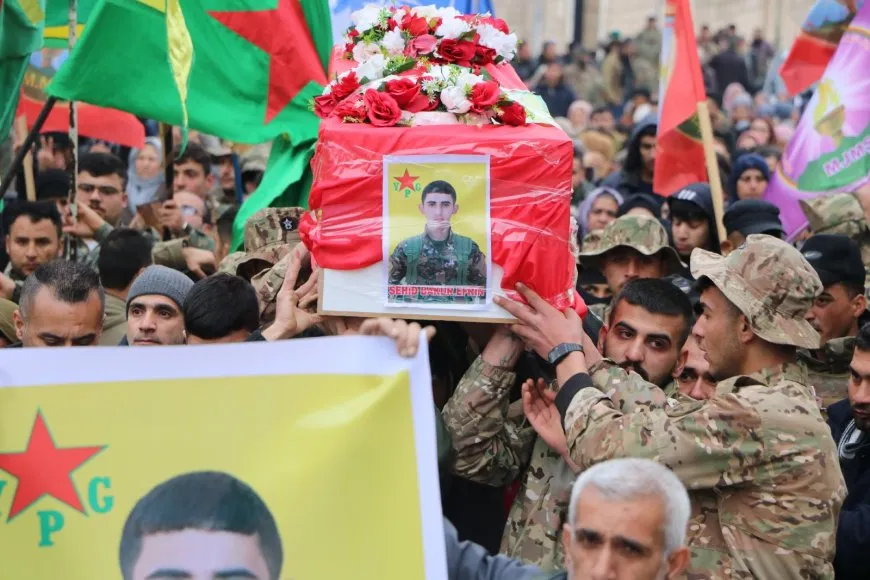 Xelkê Helebê şehîdê YPGˊê Bakur Efrînê pêşwaz kir