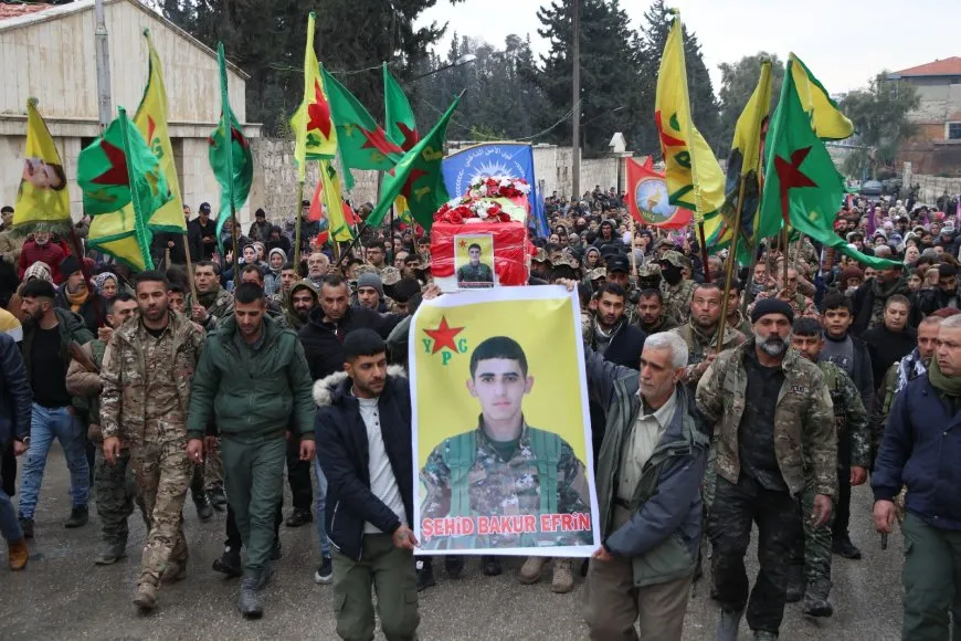 Xelkê Helebê şehîdê YPGˊê Bakur Efrînê pêşwaz kir