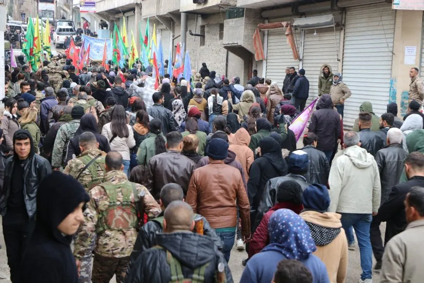 Xelkê Helebê şehîdê YPGˊê Bakur Efrînê pêşwaz kir