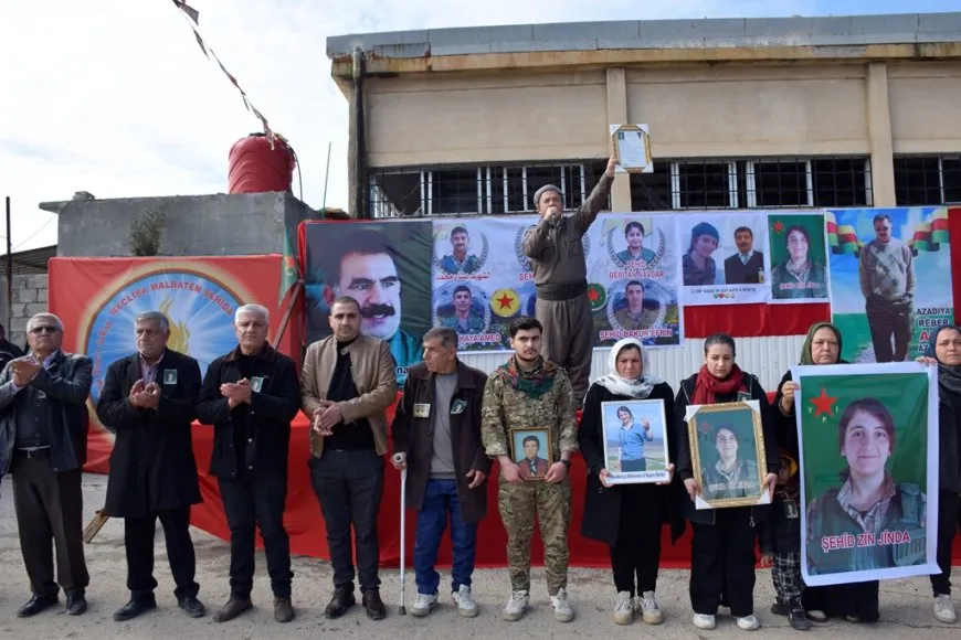  Xelkê Dêrikê sersaxî da malbata şehîd Zîn Jînda