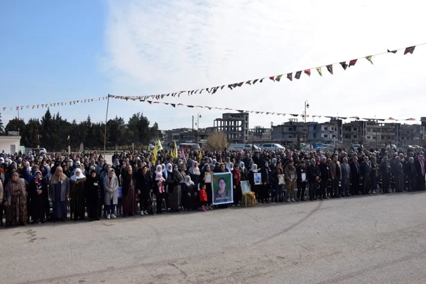  Xelkê Dêrikê sersaxî da malbata şehîd Zîn Jînda