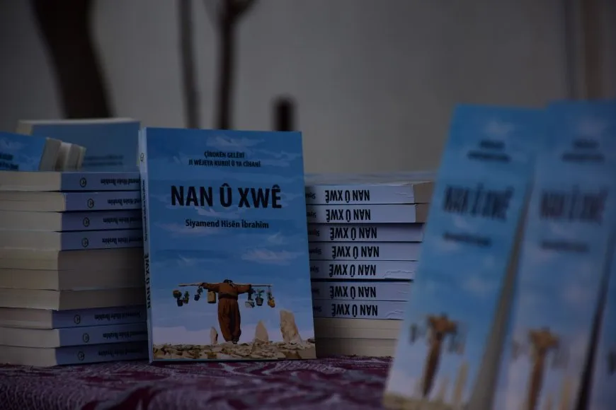 Bi boneya Roja Zimanê dayîkê pirtûka " Nan û Xwê " hat îmzekirin
