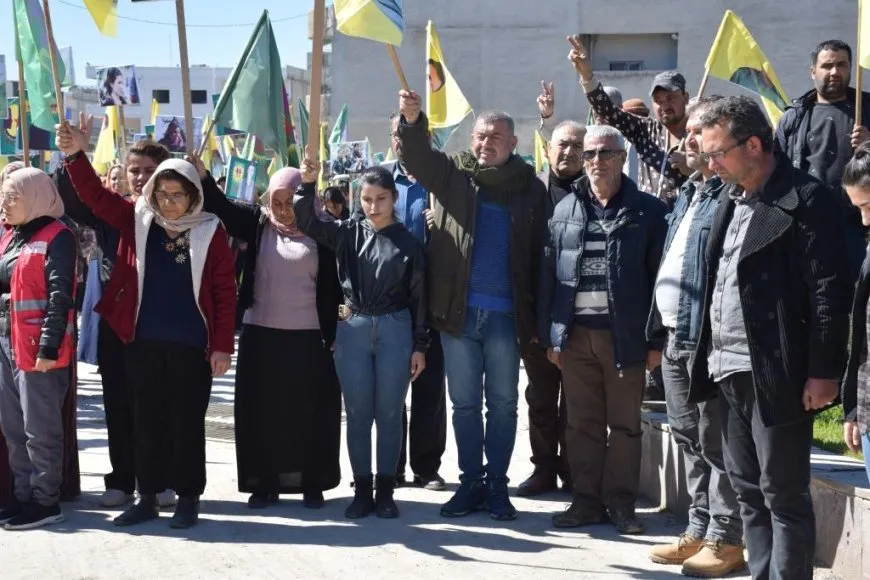 Xelkê kantona Firatê li dijî êrişan daket qadan