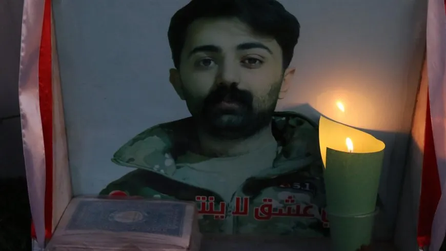 Bi boneya 8'ê Adarê mûm li ser gorên şehîdan hatin pêxistin