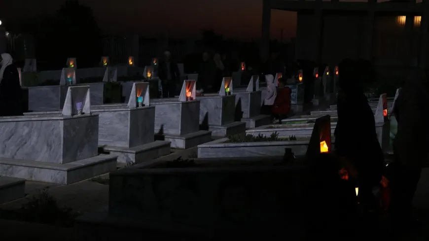 Bi boneya 8'ê Adarê mûm li ser gorên şehîdan hatin pêxistin