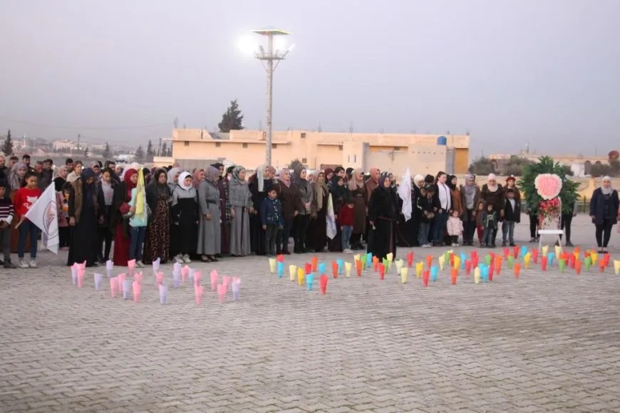 Bi boneya 8'ê Adarê mûm li ser gorên şehîdan hatin pêxistin