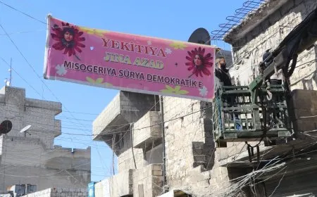 Kolan bi rengên 8’ê Adarê tên xemilandin