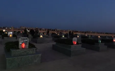 Bi boneya 8’ê Adarê mûm li  pekrewangeha şehîdan hatin pêxistin